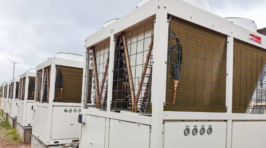 養(yǎng)鴨場(chǎng)老板：熱泵供暖溫度高，費(fèi)用比燒煤還??！